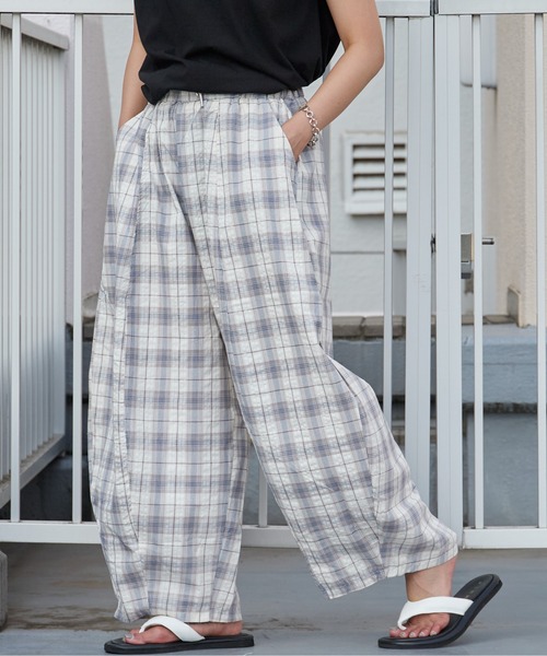 Chick(チック)の「Wide Check Easy Balloon Pants / ワイド チェック イージーバルーンパンツ レディース カジュアル 韓国 2026年 夏 夏服(その他パンツ・レディース・ブラック/ベージュ・FREE)」の14枚目の写真