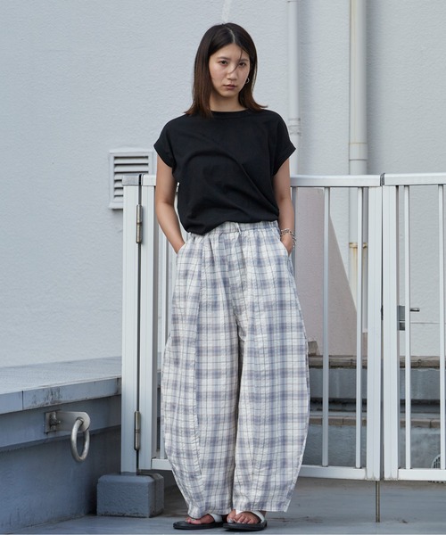 Chick(チック)の「Wide Check Easy Balloon Pants / ワイド チェック イージーバルーンパンツ レディース カジュアル 韓国 2026年 夏 夏服(その他パンツ・レディース・ブラック/ベージュ・FREE)」の16枚目の写真