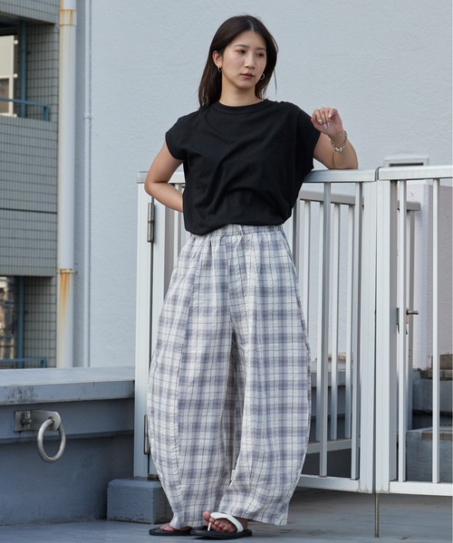 Chick(チック)の「Wide Check Easy Balloon Pants / ワイド チェック イージーバルーンパンツ レディース カジュアル 韓国 2026年 夏 夏服(その他パンツ・レディース・ブラック/ベージュ・FREE)」の17枚目の写真