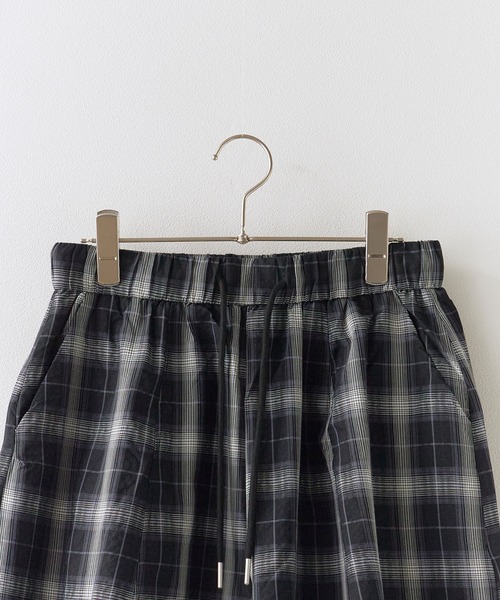 Chick(チック)の「Wide Check Easy Balloon Pants / ワイド チェック イージーバルーンパンツ レディース カジュアル 韓国 2026年 夏 夏服(その他パンツ・レディース・ブラック/ベージュ・FREE)」の18枚目の写真