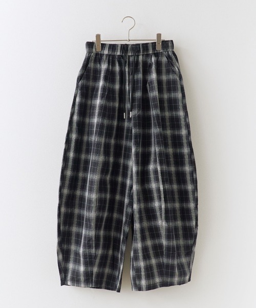 Chick(チック)の「Wide Check Easy Balloon Pants / ワイド チェック イージーバルーンパンツ レディース カジュアル 韓国 2026年 夏 夏服(その他パンツ・レディース・ブラック/ベージュ・FREE)」の3枚目の写真