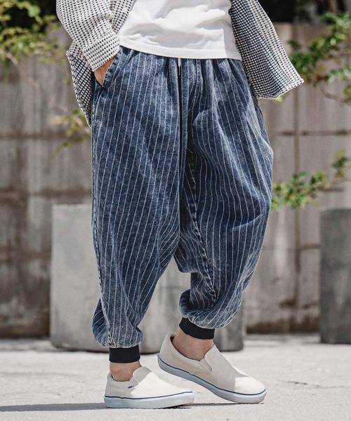CAMBIO(カンビオ)の「mp15208-Chemical Stripe Tucked Balloon Pants バルーンデニムパンツ(MIU-262-011)(デニムパンツ・メンズ・ブラック系その他/ネイビー系・S/M/L)」の2枚目の写真