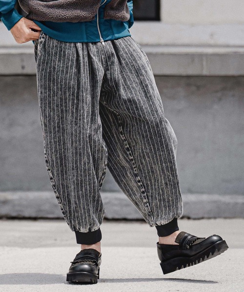 CAMBIO(カンビオ)の「mp15208-Chemical Stripe Tucked Balloon Pants バルーンデニムパンツ(MIU-262-011)(デニムパンツ・メンズ・ブラック系その他/ネイビー系・S/M/L)」の1枚目の写真