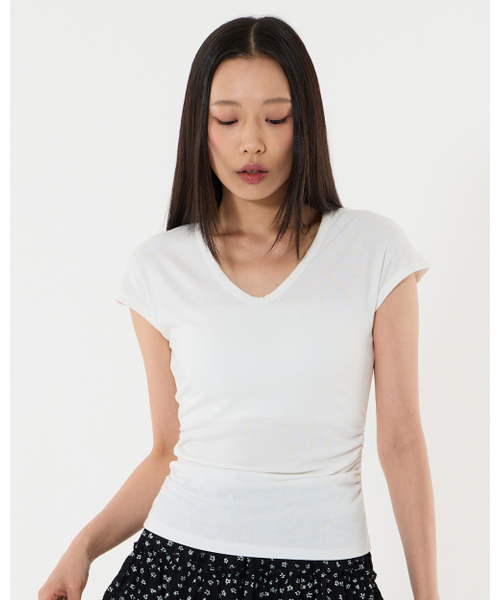MOAA(モア)の「サイドシェアリングVネックキャップスリーブTシャツ(Tシャツ/カットソー・レディース・タン/スカイブルー/ブラック/ホワイト・MEDIUM/SMALL)」の16枚目の写真