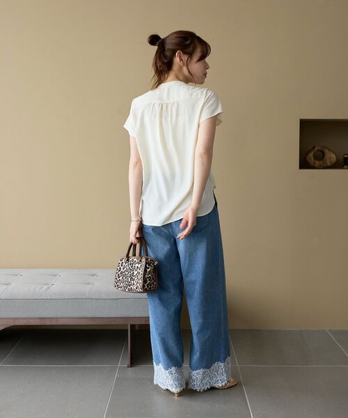 le.coeur blanc(ルクールブラン)の「裾レースタックデニムパンツ(デニムパンツ・レディース・ブルー・36/38)」の11枚目の写真