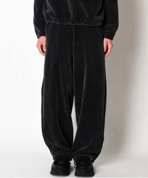 SUPERTHANKS(スーパーサンクス)の「無地ストレッチコーデュロイサイドタックバルーンパンツStretch corduroy Side-tuck balloon pants (*U1I)(その他パンツ・メンズ・ブラック/チャコールグレー・L/M/S)」の1枚目の写真