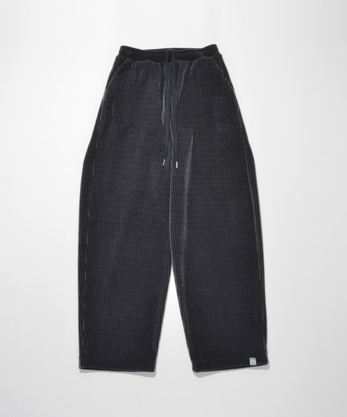 SUPERTHANKS(スーパーサンクス)の「無地ストレッチコーデュロイサイドタックバルーンパンツStretch corduroy Side-tuck balloon pants (*U1I)(その他パンツ・メンズ・ブラック/チャコールグレー・L/M/S)」の4枚目の写真