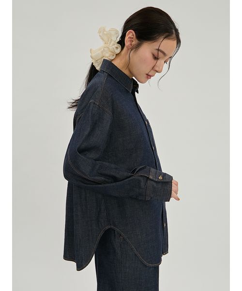 Mila Owen(ミラオーウェン)の「デニムカーブヘムオーバーシャツ(シャツ/ブラウス・レディース・インディゴブルー/ライトブルー/ブラウン・F)」の6枚目の写真