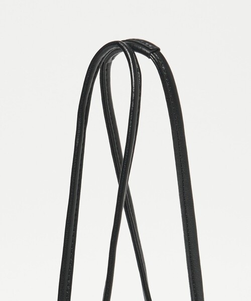 UNITED ARROWS(ユナイテッドアローズ)の「スタッズ ドローストリングバッグ(ショルダーバッグ・レディース・ブラック/ブラウン・FREE)」の12枚目の写真