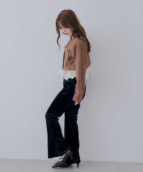 Chico(チコ)の「【SALON by Chico】ベロアセンタープレスセミフレアパンツ(その他パンツ・レディース・ブラック系その他3/ブラック・MEDIUM/SMALL)」の4枚目の写真