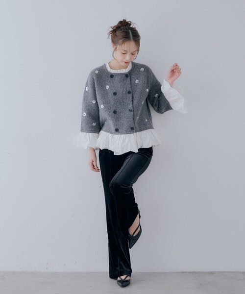 Chico(チコ)の「【SALON by Chico】ベロアセンタープレスセミフレアパンツ(その他パンツ・レディース・ブラック系その他3/ブラック・MEDIUM/SMALL)」の11枚目の写真