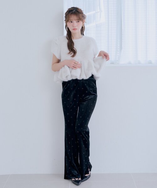 Chico(チコ)の「【SALON by Chico】ベロアセンタープレスセミフレアパンツ(その他パンツ・レディース・ブラック系その他3/ブラック・MEDIUM/SMALL)」の15枚目の写真