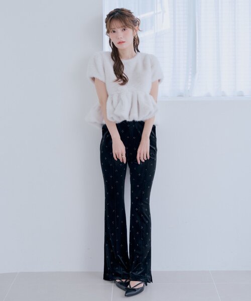 Chico(チコ)の「【SALON by Chico】ベロアセンタープレスセミフレアパンツ(その他パンツ・レディース・ブラック系その他3/ブラック・MEDIUM/SMALL)」の16枚目の写真