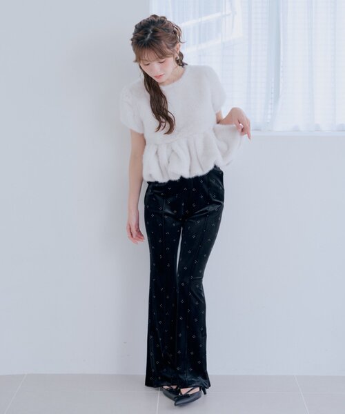 Chico(チコ)の「【SALON by Chico】ベロアセンタープレスセミフレアパンツ(その他パンツ・レディース・ブラック系その他3/ブラック・MEDIUM/SMALL)」の17枚目の写真