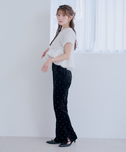 Chico(チコ)の「【SALON by Chico】ベロアセンタープレスセミフレアパンツ(その他パンツ・レディース・ブラック系その他3/ブラック・MEDIUM/SMALL)」の18枚目の写真