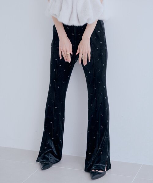 Chico(チコ)の「【SALON by Chico】ベロアセンタープレスセミフレアパンツ(その他パンツ・レディース・ブラック系その他3/ブラック・MEDIUM/SMALL)」の20枚目の写真