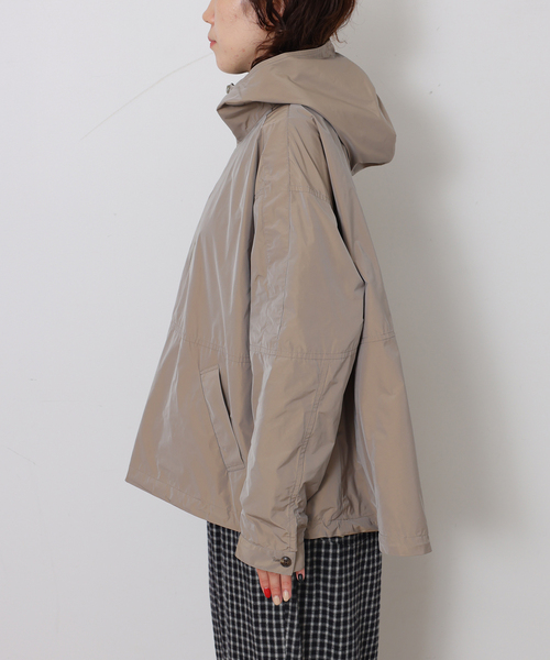 JOURNAL STANDARD LUXE（ジャーナルスタンダード　ラックス）の「メモリータフタ フードプルブルゾン（その他アウター・レディース・ベージュ/カーキ・FREE）」の8枚目の写真