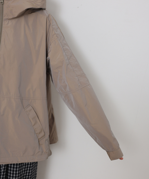 JOURNAL STANDARD LUXE（ジャーナルスタンダード　ラックス）の「メモリータフタ フードプルブルゾン（その他アウター・レディース・ベージュ/カーキ・FREE）」の12枚目の写真
