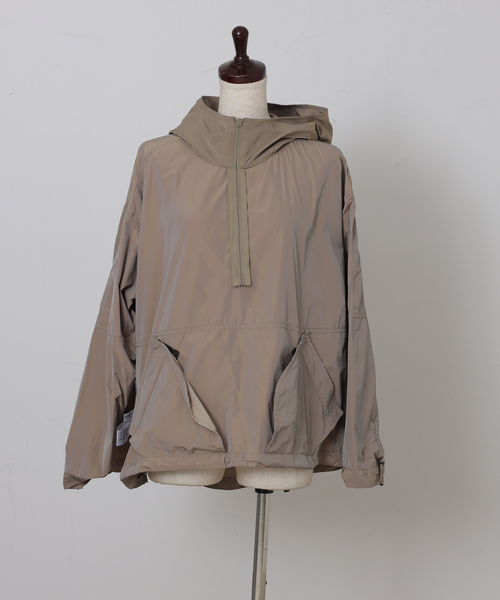 JOURNAL STANDARD LUXE（ジャーナルスタンダード　ラックス）の「メモリータフタ フードプルブルゾン（その他アウター・レディース・ベージュ/カーキ・FREE）」の17枚目の写真