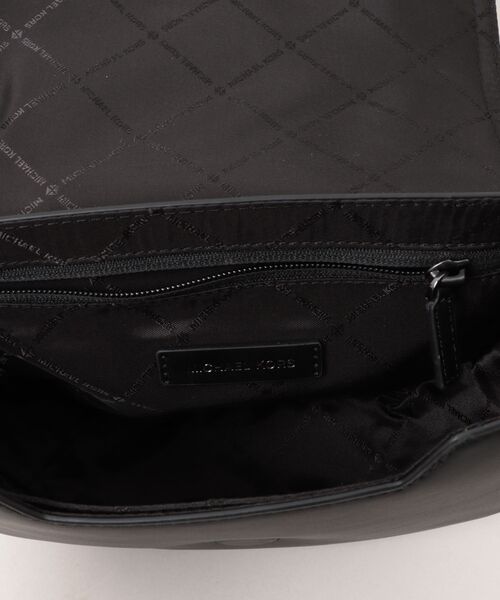 MICHAEL KORS(マイケルコース)の「KOLE MD SADDLE BAG(ショルダーバッグ・メンズ・ブラック・FREE)」の4枚目の写真