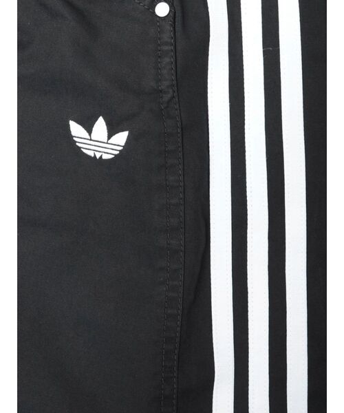 Now me. by NYLON JAPAN（ナウミーバイナイロンジャパン）の「【adidas】PARACHUTE SKIRT（スカート・レディース・ブラック/カーキ・MEDIUM）」の9枚目の写真
