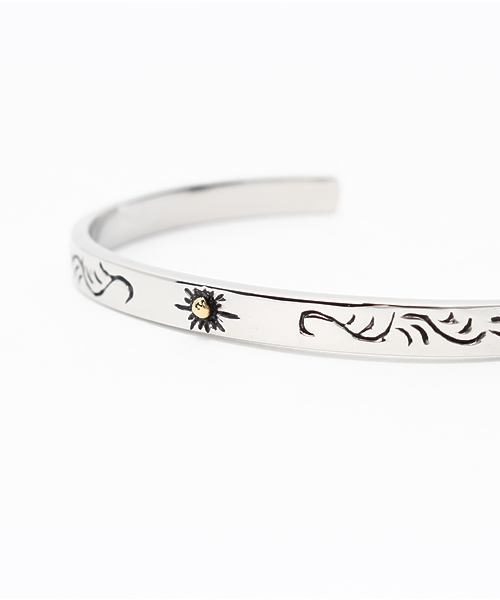 Vaya Con Dios（ヴァヤコンディオス）の「【VayaConDios/ヴァヤコンディオス】ステンレス製スリムネイティブバングル（バングル/リストバンド・メンズ・シルバー/ブラック/アンティークシルバー・FREE）」の5枚目の写真