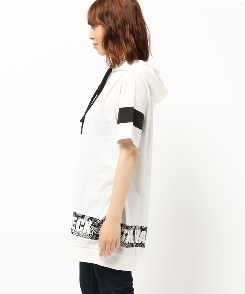 VENCEEXCHANGE(ヴァンスエクスチェンジ)の「ミニ裏毛ロゴパーカーチュニック (パーカー・レディース・オフホワイト/ブラック・MEDIUM)」の4枚目の写真