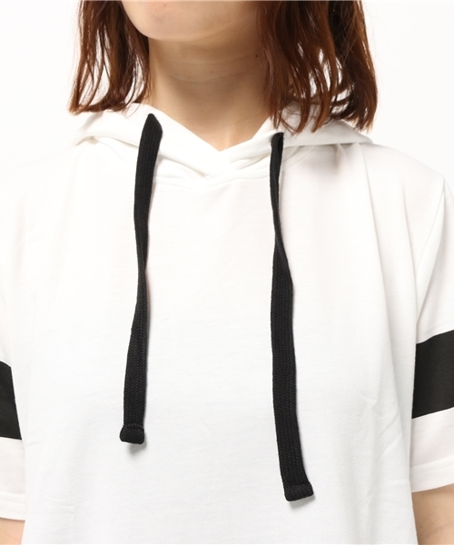 VENCEEXCHANGE(ヴァンスエクスチェンジ)の「ミニ裏毛ロゴパーカーチュニック (パーカー・レディース・オフホワイト/ブラック・MEDIUM)」の6枚目の写真
