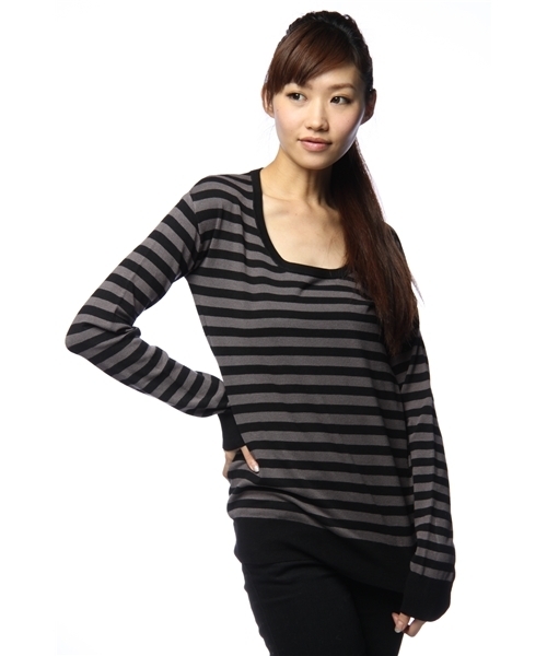 UNDER BAR moussy（アンダーバーマウジー）の「BASIC深U/N KNIT（ニット/セーター・レディース・ベージュ系その他/ブラック系その他/ブラック/ベージュ・FREE）」の3枚目の写真