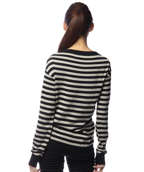 UNDER BAR moussy（アンダーバーマウジー）の「BASIC深U/N KNIT（ニット/セーター・レディース・ベージュ系その他/ブラック系その他/ブラック/ベージュ・FREE）」の6枚目の写真