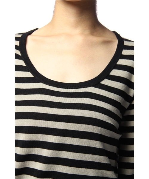 UNDER BAR moussy（アンダーバーマウジー）の「BASIC深U/N KNIT（ニット/セーター・レディース・ベージュ系その他/ブラック系その他/ブラック/ベージュ・FREE）」の7枚目の写真