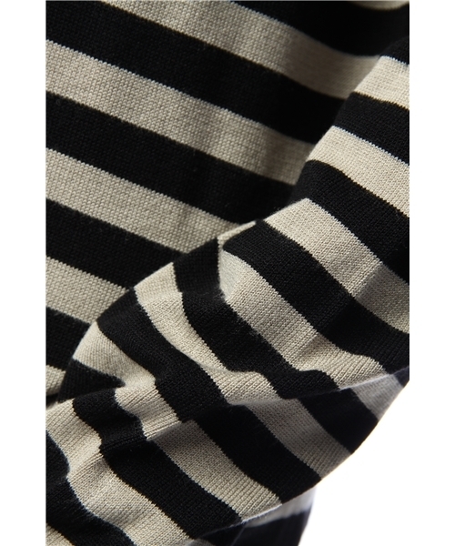 UNDER BAR moussy（アンダーバーマウジー）の「BASIC深U/N KNIT（ニット/セーター・レディース・ベージュ系その他/ブラック系その他/ブラック/ベージュ・FREE）」の9枚目の写真