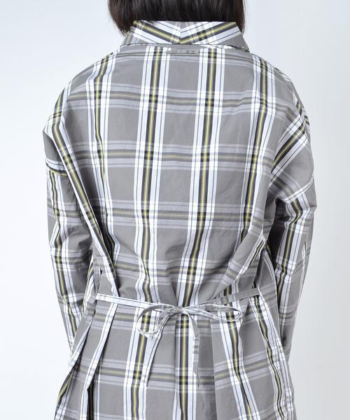 SHIPS Days(シップスデイズ)の「【別注】Villon'd: ガウン (チェック柄)(ルームウェア/パジャマ・レディース・グレー・ONE SIZE)」の8枚目の写真