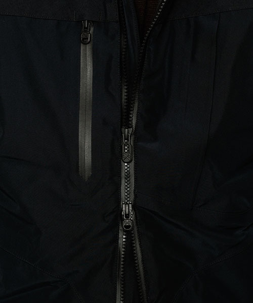 WHITE MOUNTAINEERING（ホワイトマウンテニアリング）の