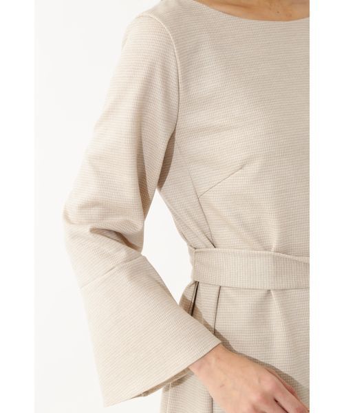 22 OCTOBRE（ヴァンドゥ－オクトーブル）の「フレアスリーブワンピース（ワンピース・レディース・ネイビー/グレー系その他/グレイッシュベージュ・38/40）」の18枚目の写真