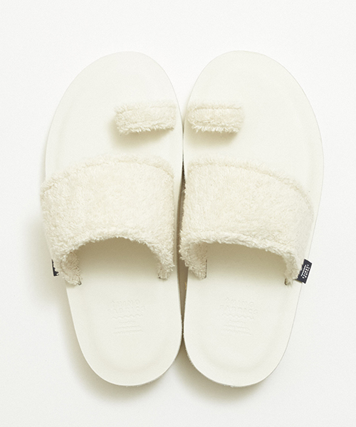 THING FABRICS（シングファブリックス）の「tHING FABRICS/シングファブリックス Tip Top 365 × Cowhide Instep Sandal（サンダル・レディース・ブラック/オフホワイト/イエロー・1/2）」の2枚目の写真