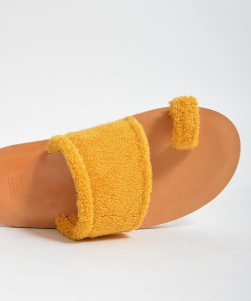 THING FABRICS（シングファブリックス）の「tHING FABRICS/シングファブリックス Tip Top 365 × Cowhide Instep Sandal（サンダル・レディース・ブラック/オフホワイト/イエロー・1/2）」の6枚目の写真