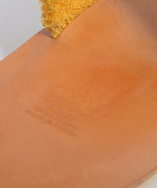 THING FABRICS（シングファブリックス）の「tHING FABRICS/シングファブリックス Tip Top 365 × Cowhide Instep Sandal（サンダル・レディース・ブラック/オフホワイト/イエロー・1/2）」の8枚目の写真
