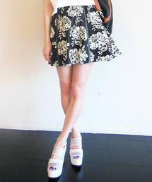 WHO'S WHO gallery | モノトーン花柄フレアスカート(スカート)