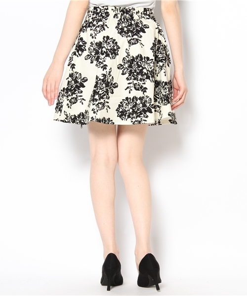 WHO'S WHO gallery(フーズフーギャラリー)の「モノトーン花柄フレアスカート(スカート・レディース・ホワイト/ブラック・FREE)」の12枚目の写真
