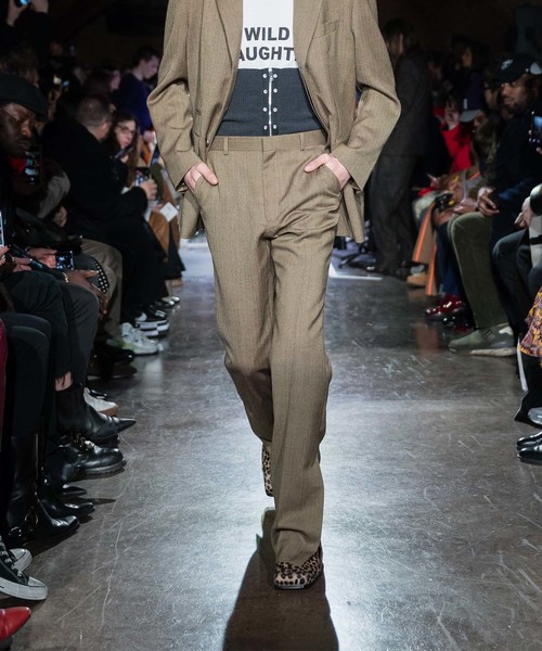 JOHN LAWRENCE SULLIVAN（ジョンローレンスサリバン）の「WOOL HERRINGBONE VENTED TROUSERS（スラックス・メンズ・イエロー・44/46）」の3枚目の写真