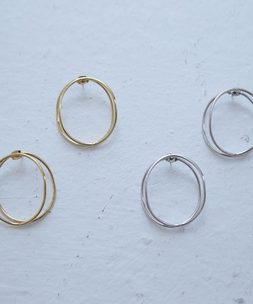 antiqua(アンティカ)の「変形2連フープピアス(ピアス(両耳用)・レディース・シルバー/ゴールド・FREE)」の3枚目の写真