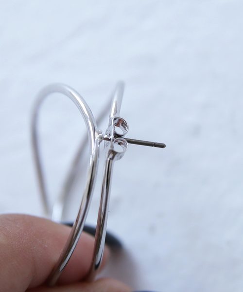 antiqua(アンティカ)の「変形2連フープピアス(ピアス(両耳用)・レディース・シルバー/ゴールド・FREE)」の6枚目の写真