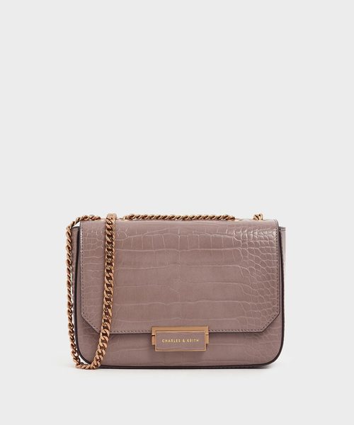 CHARLES & KEITH（チャールズ & キース）の「クロックエフェクト ストラクチャードクロスボディバッグ / Croc-Effect Structured Crossbody Bag（ショルダーバッグ・レディース・ベージュ/ブラック/スモークピンク/セージグリーン・S）」の4枚目の写真
