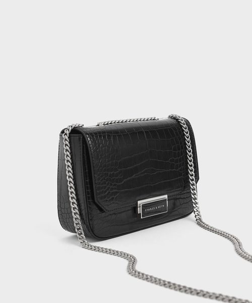 CHARLES & KEITH（チャールズ & キース）の「クロックエフェクト ストラクチャードクロスボディバッグ / Croc-Effect Structured Crossbody Bag（ショルダーバッグ・レディース・ベージュ/ブラック/スモークピンク/セージグリーン・S）」の5枚目の写真