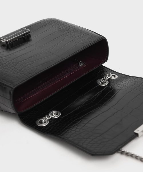 CHARLES & KEITH（チャールズ & キース）の「クロックエフェクト ストラクチャードクロスボディバッグ / Croc-Effect Structured Crossbody Bag（ショルダーバッグ・レディース・ベージュ/ブラック/スモークピンク/セージグリーン・S）」の7枚目の写真