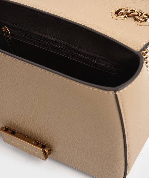 CHARLES & KEITH（チャールズ & キース）の「クロックエフェクト ストラクチャードクロスボディバッグ / Croc-Effect Structured Crossbody Bag（ショルダーバッグ・レディース・ベージュ/ブラック/スモークピンク/セージグリーン・S）」の11枚目の写真
