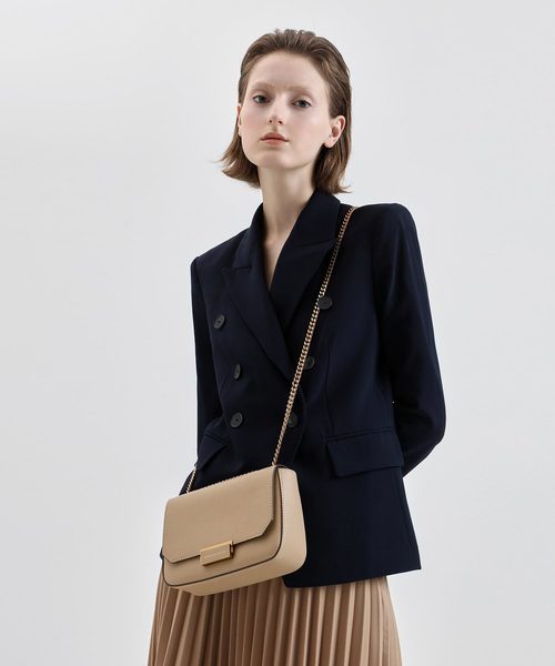 CHARLES & KEITH（チャールズ & キース）の「クロックエフェクト ストラクチャードクロスボディバッグ / Croc-Effect Structured Crossbody Bag（ショルダーバッグ・レディース・ベージュ/ブラック/スモークピンク/セージグリーン・S）」の12枚目の写真