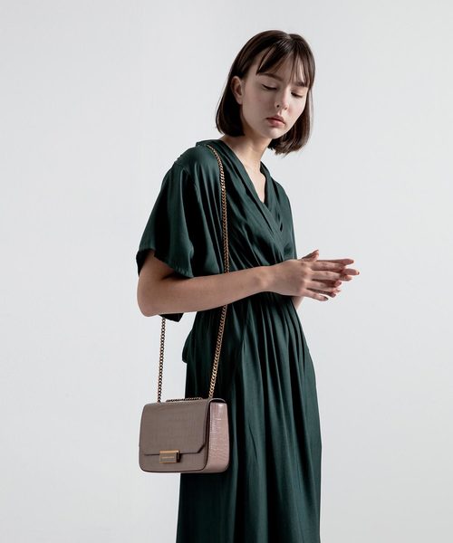 CHARLES & KEITH（チャールズ & キース）の「クロックエフェクト ストラクチャードクロスボディバッグ / Croc-Effect Structured Crossbody Bag（ショルダーバッグ・レディース・ベージュ/ブラック/スモークピンク/セージグリーン・S）」の20枚目の写真