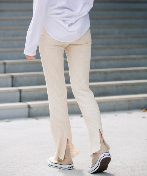 Munich(ミューニック)の「ストレッチスラブリブ スリットレギンス【セットアップ可】(その他パンツ・レディース・ブラック/カーキ/アイボリー・FREE)」の1枚目の写真